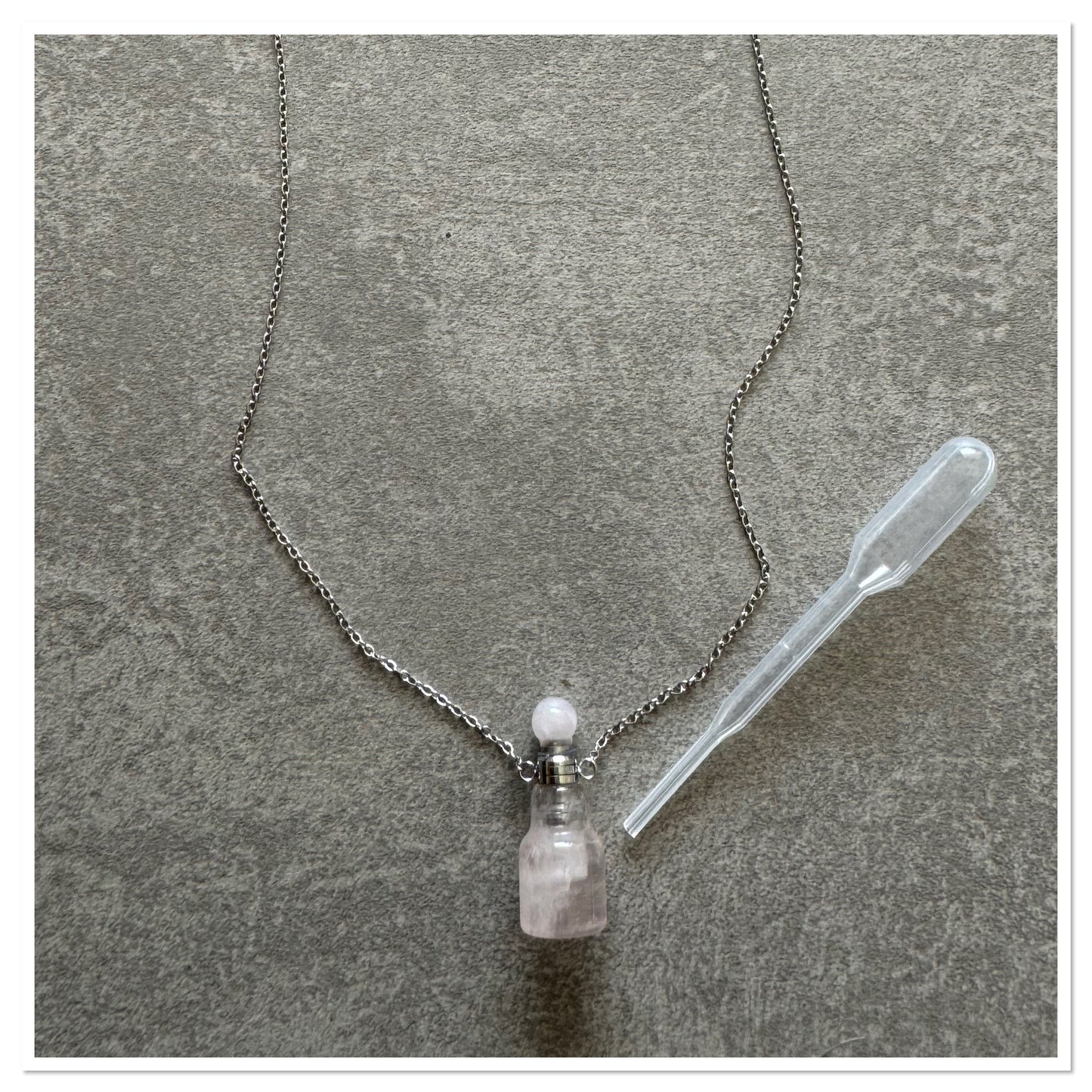 Collier fiole en Quartz Rose pour huile essentielle/ parfum - Pierre de l'amour et de l'amitié