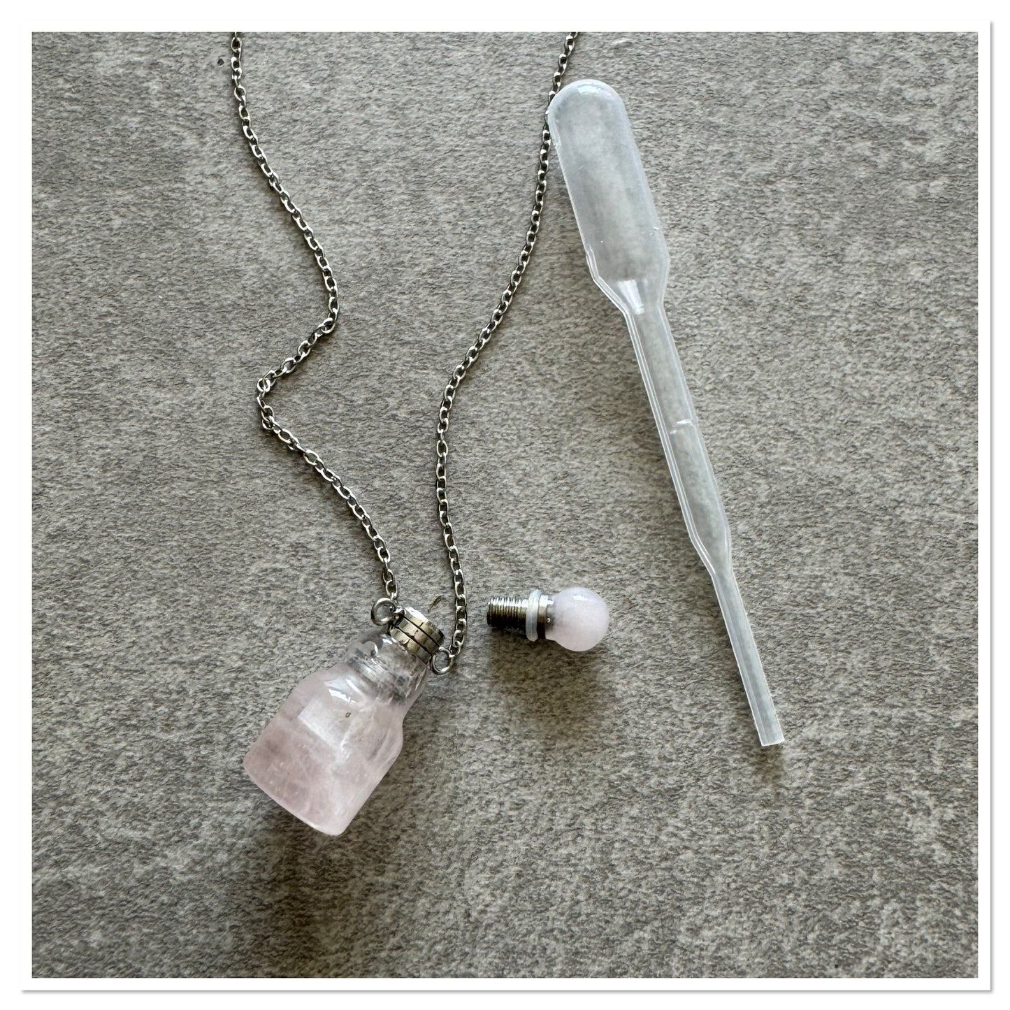 Collier fiole en Quartz Rose pour huile essentielle/ parfum - Pierre de l'amour et de l'amitié