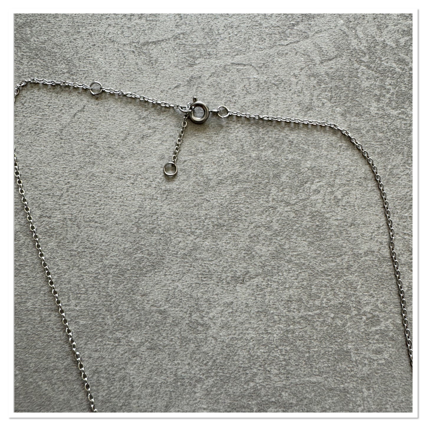 Collier fiole en Quartz Rose pour huile essentielle/ parfum - Pierre de l'amour et de l'amitié
